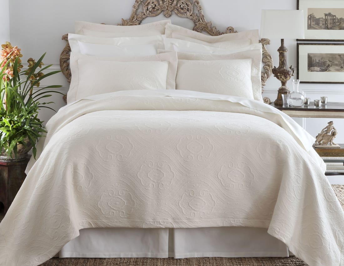 King Charles Matelassé Bedcover - Cream